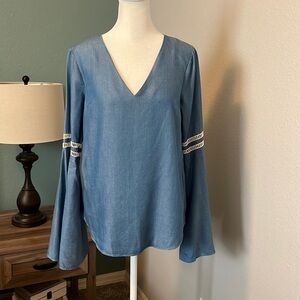 Lovers + Friends Bell Sleeve Shirt Size XS